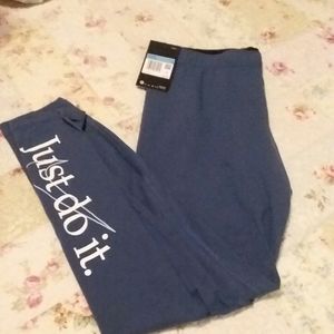 NIKE WOMEN'S tight fit